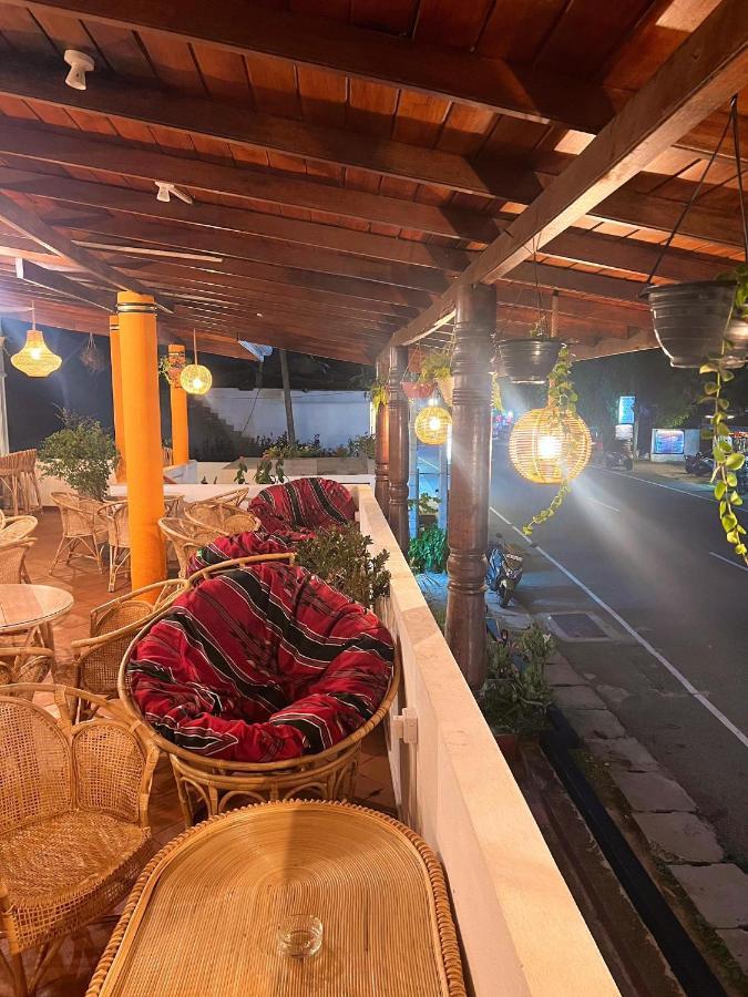 Hummus Hostel Hikkaduwa Eksteriør bilde