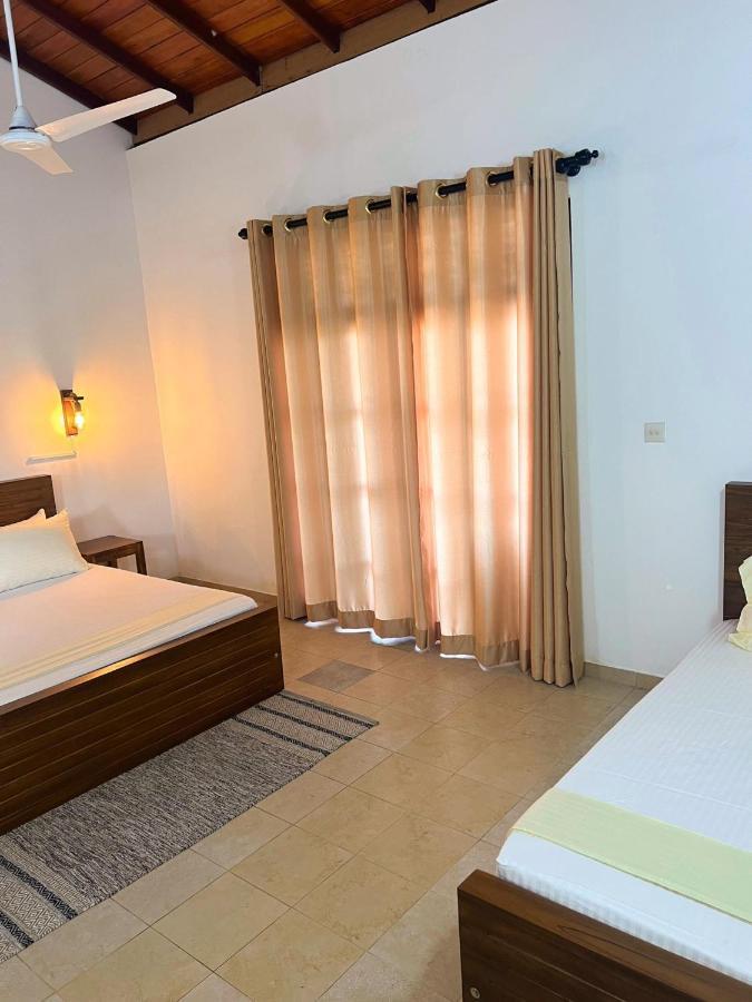 Hummus Hostel Hikkaduwa Eksteriør bilde