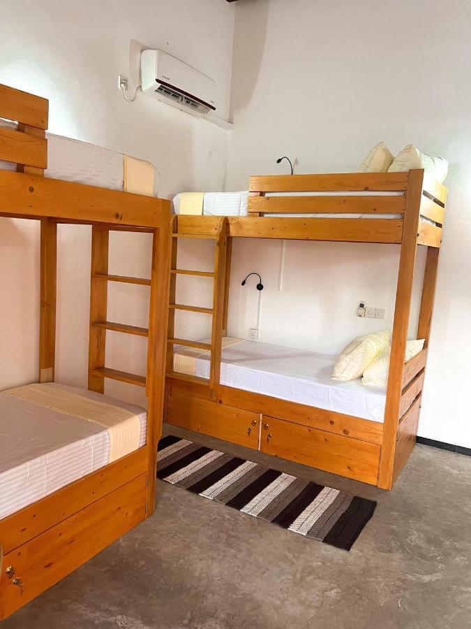 Hummus Hostel Hikkaduwa Eksteriør bilde