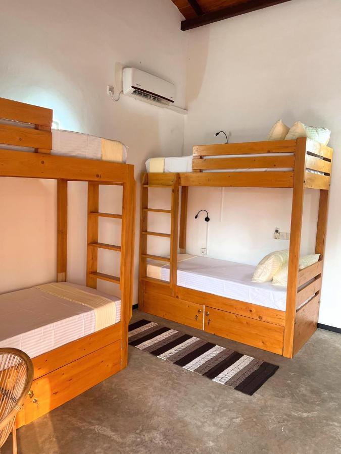 Hummus Hostel Hikkaduwa Eksteriør bilde