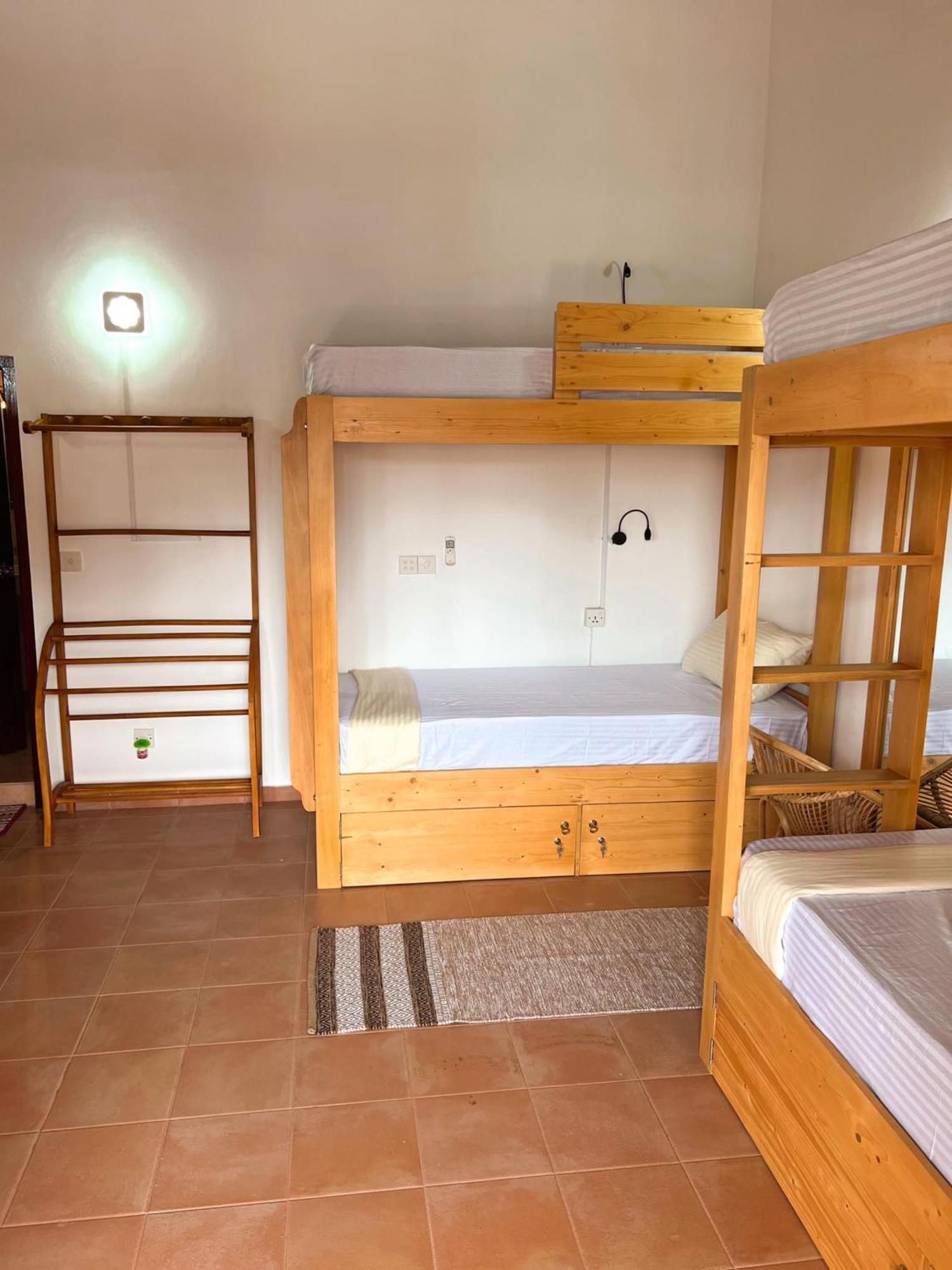 Hummus Hostel Hikkaduwa Eksteriør bilde