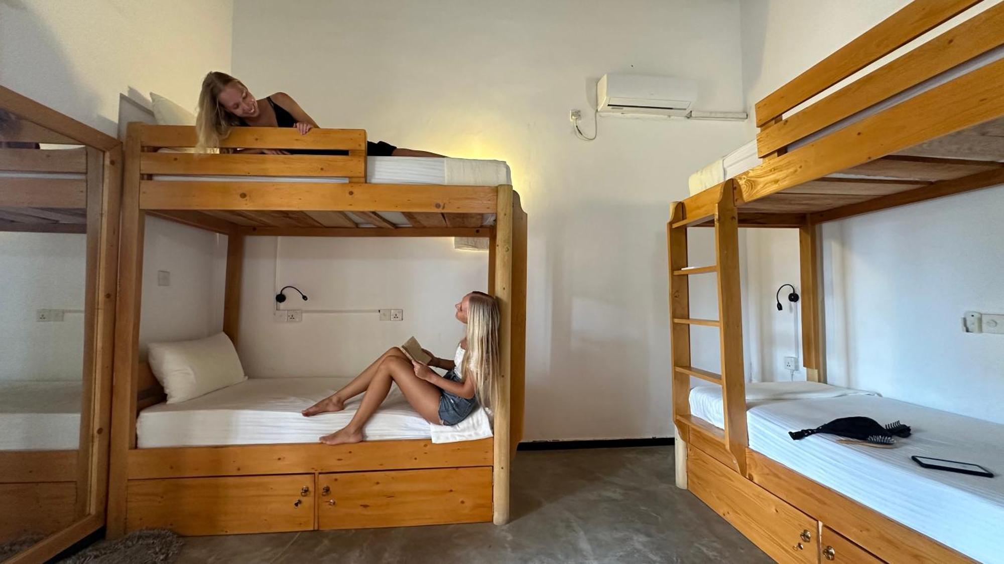 Hummus Hostel Hikkaduwa Eksteriør bilde